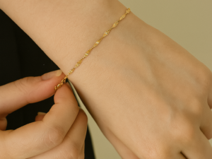 SPIRL CHAIN BRACELET